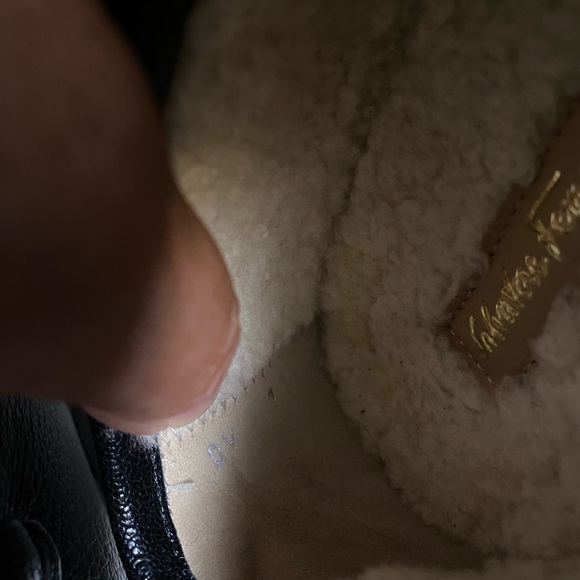 Womens Salvatore Ferragamo Black leather loafer, shearling lined - Picture 9 of 9